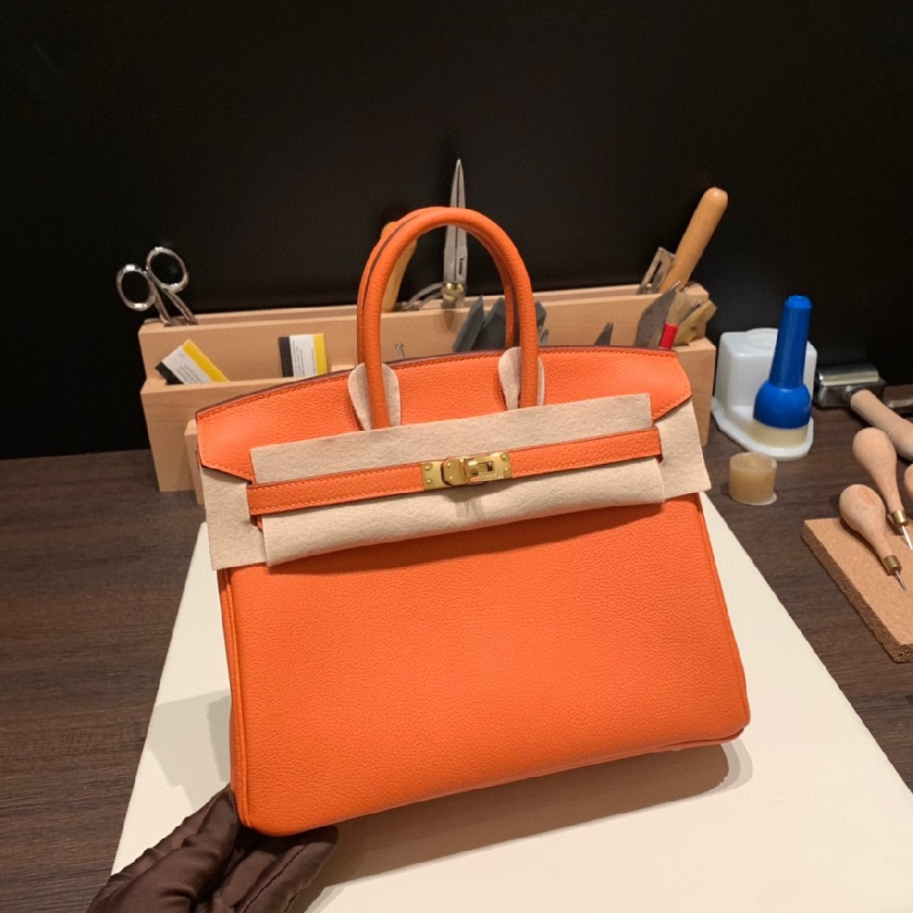 Birkin 25  93 橙色  金扣  💫 togo皮细腻柔软 版型完美 〰️经典耐看       公务休闲皆🉑  着货量日常使用也是足够的