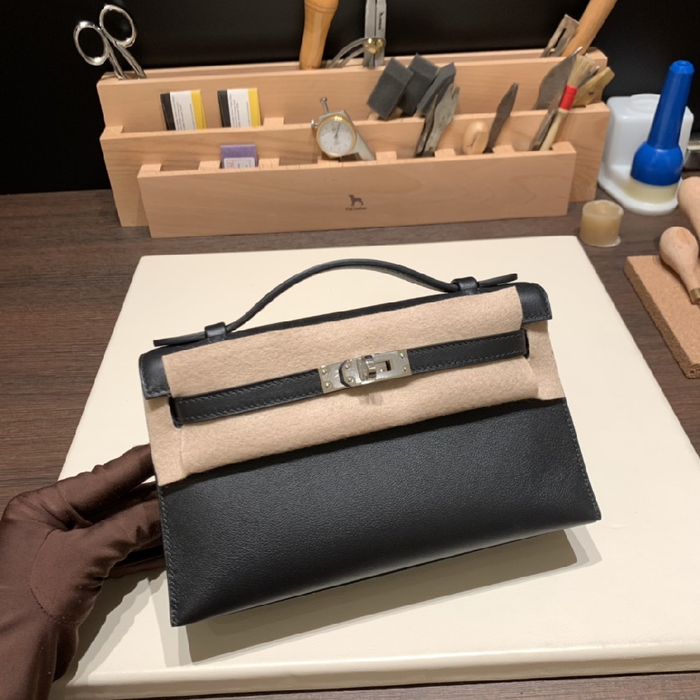 89 黑色 银扣 kelly pochette ❤️软软的swift皮 银扣搭配黑色 突出优雅 低调的奢华