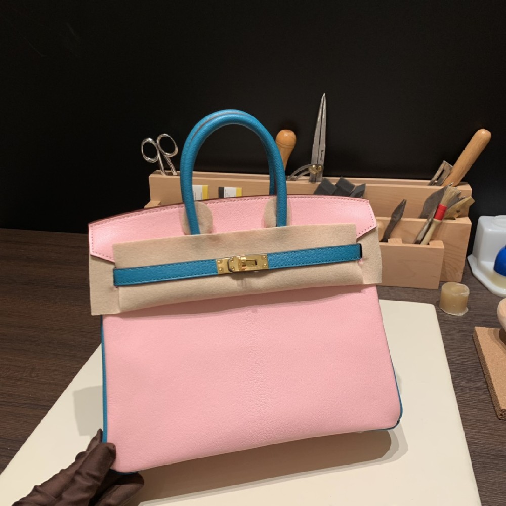 最美拼色系列 ❤so 定制 25cm birkin 山羊皮 3Q粉拼孔雀蓝 金扣    大胆的撞色搭配 色彩出挑      它的气质就摆在这里 独一无二