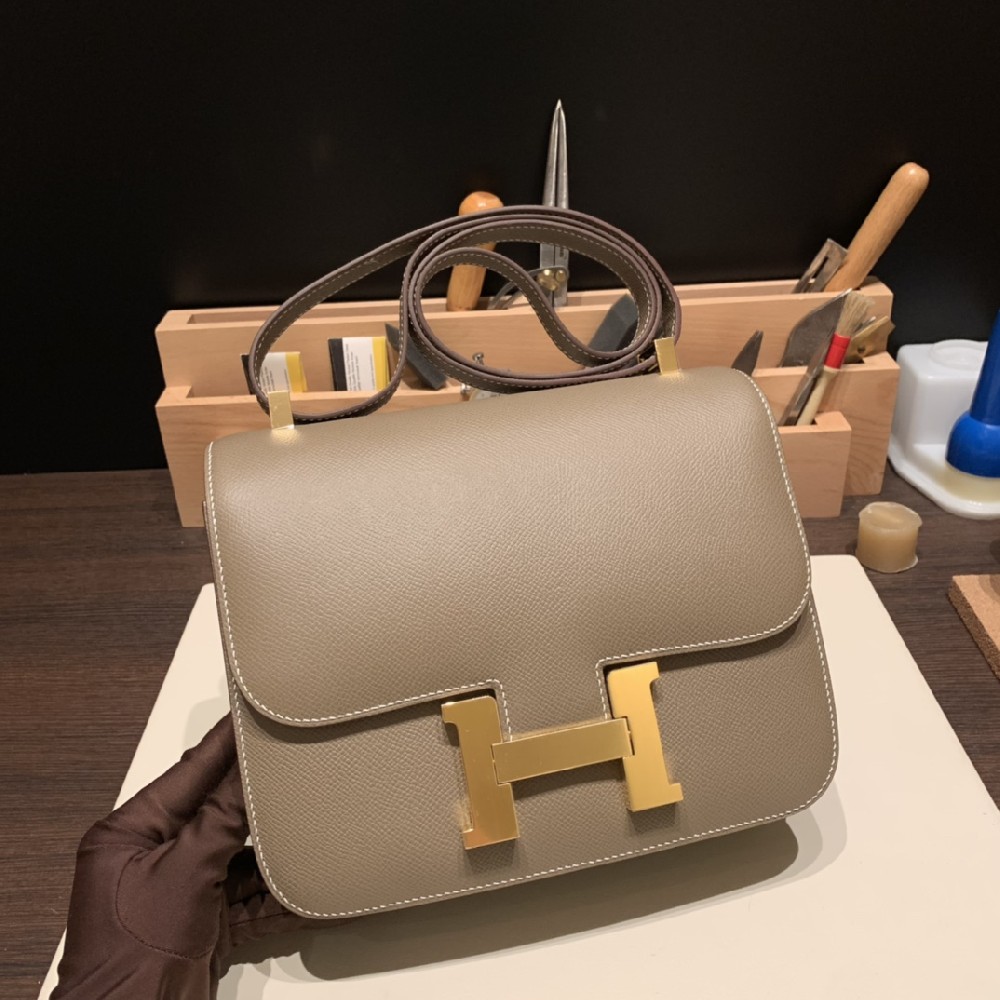 Constance 24 epsom 18大象灰Etoupe 金扣 🐘