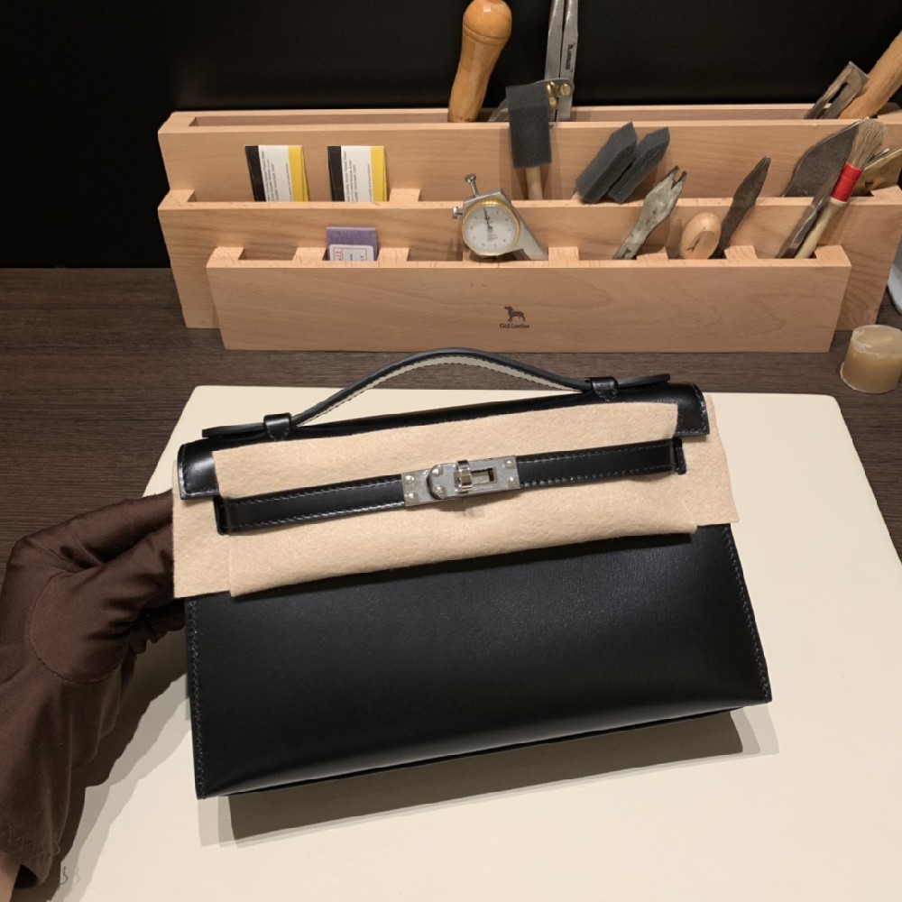 现货❤️ 89 黑色 银扣 kelly pochette 高级质感box皮 银扣搭配黑色 突出优雅 低调的奢华