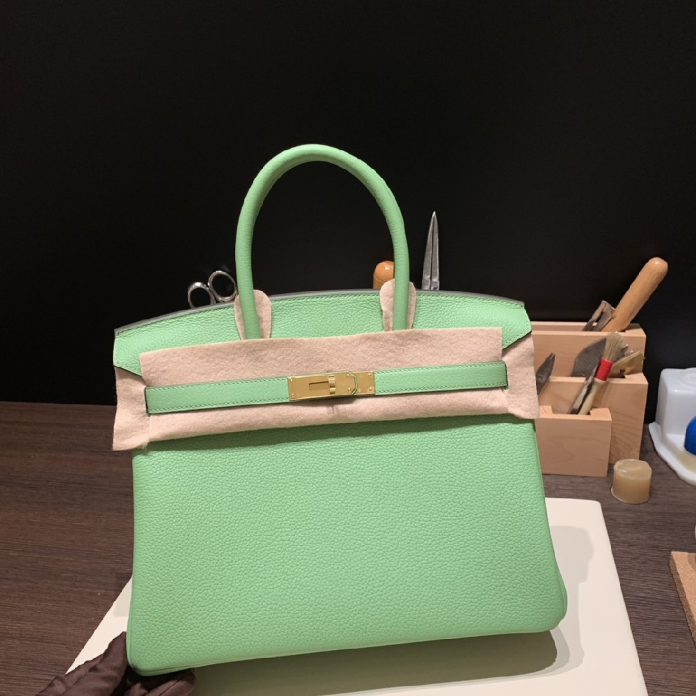 现货❤️30cm birkin togo 3i 牛油果绿🥑 金扣   暖光下的一缕清新😊