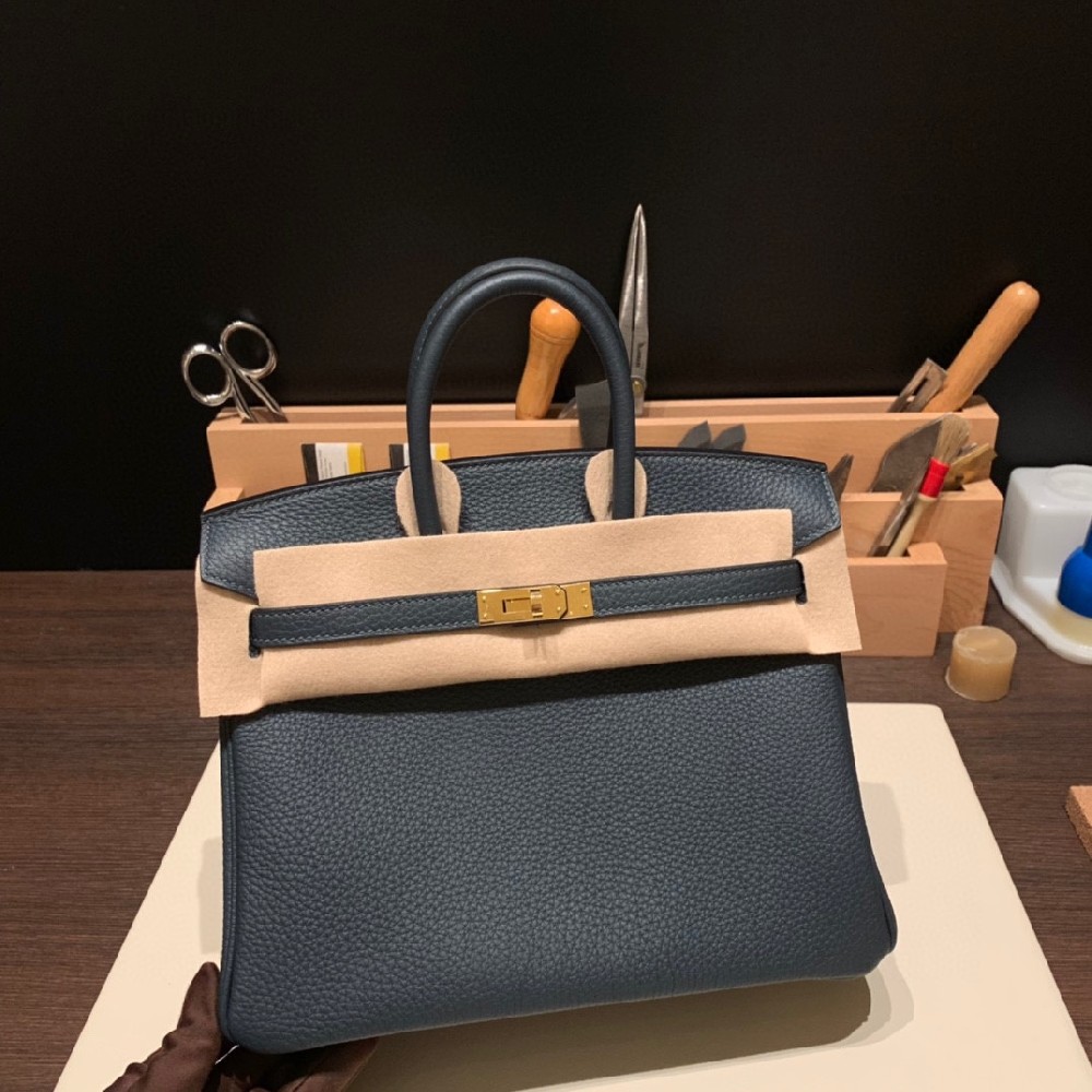 现货😘Birkin  25  万年经典款 togo 松柏绿 金扣 比Z6 深邃 但不暗淡  配金扣 彰显个性