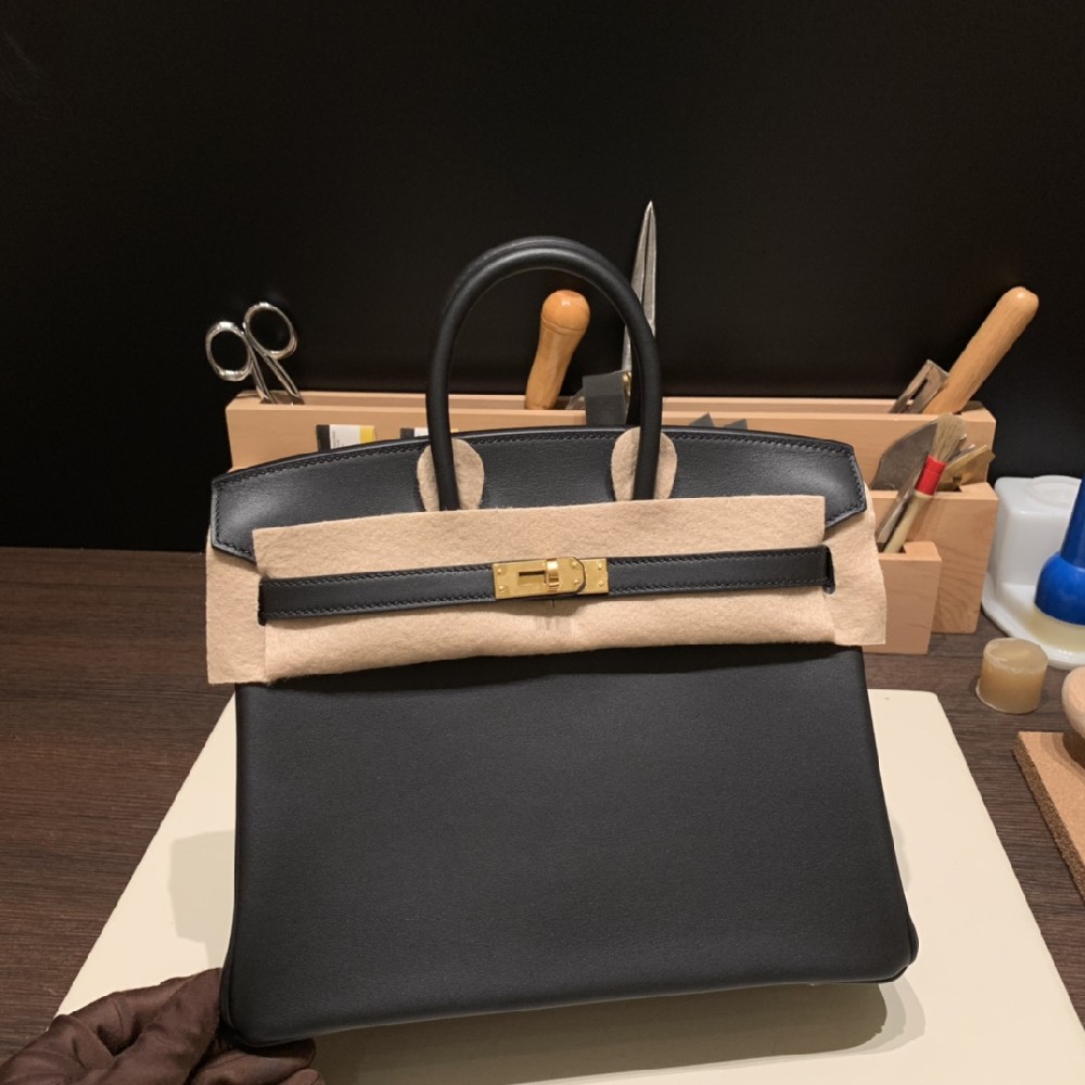 黑色是永远的流行色 它是每一季都不可缺少的色彩 ❤️25cm birkin swift 黑色 金扣