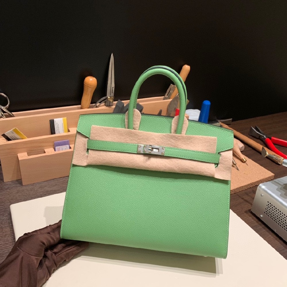 相信大家birkin25都有很多了但是牛油果绿的魅力，外缝的魅力真的无人能敌了，有被惊艳到💚