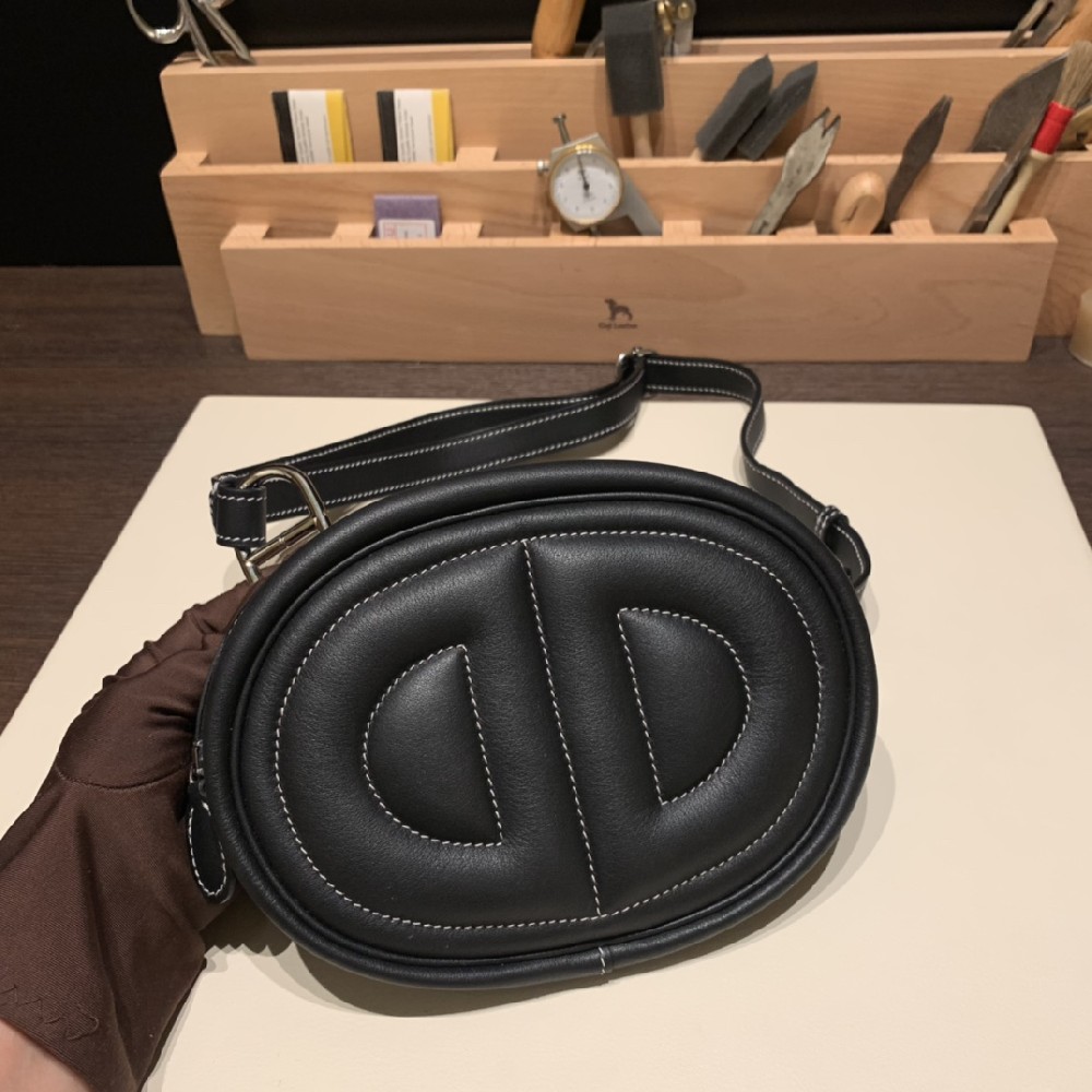 H ❤️In-the-Loop🐽多种背法！糖果色五彩缤纷 总有一个颜色是你的心头好♥️🌟黑色 swift皮