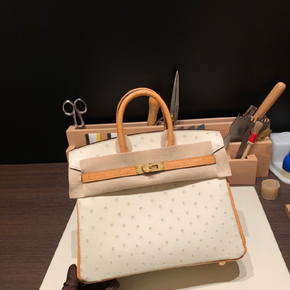 special order 😘罕见的拼色25cm Birkin 鸵鸟 柔软 皮平 透气性好 经久耐磨🌈 羊毛白拼赛蜂黄 金扣