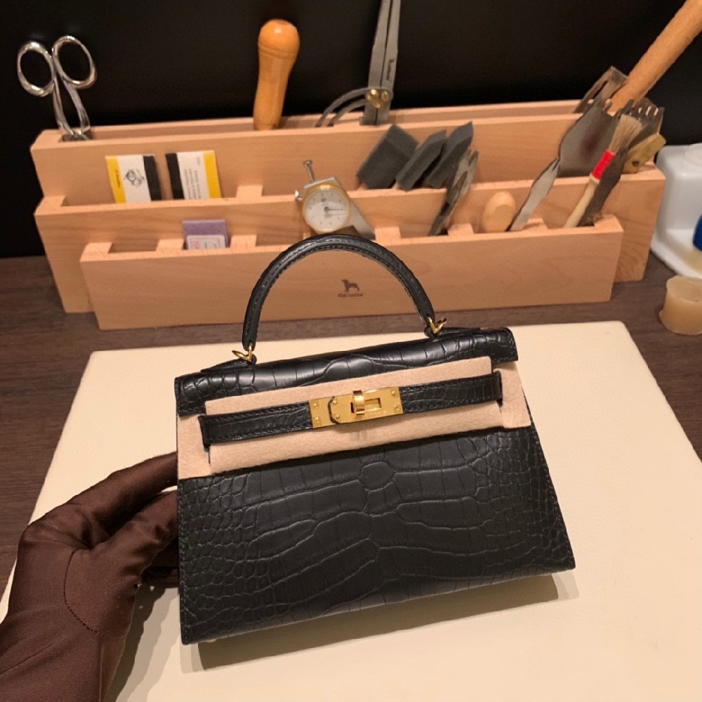 Mini Kelly 二代 Alligator crocodile 美洲鳄鱼 哑光太美了 这质感无敌了😘🖤89黑色 高级又低调 金扣 还有一枚现货哟！