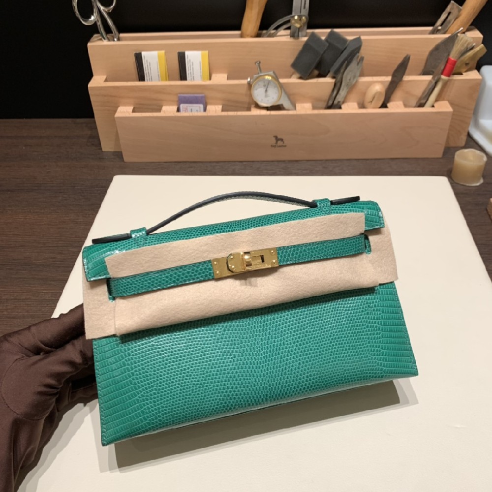 小极品💗Kelly pochette 一代 22cm 蜥蜴 维罗纳绿 金扣 小小却不失灵魂！各种场合名媛party拎的第一首选🕶DIY一条丝巾/猪鼻子链 真的不撞款又显得更加精致实用了💍