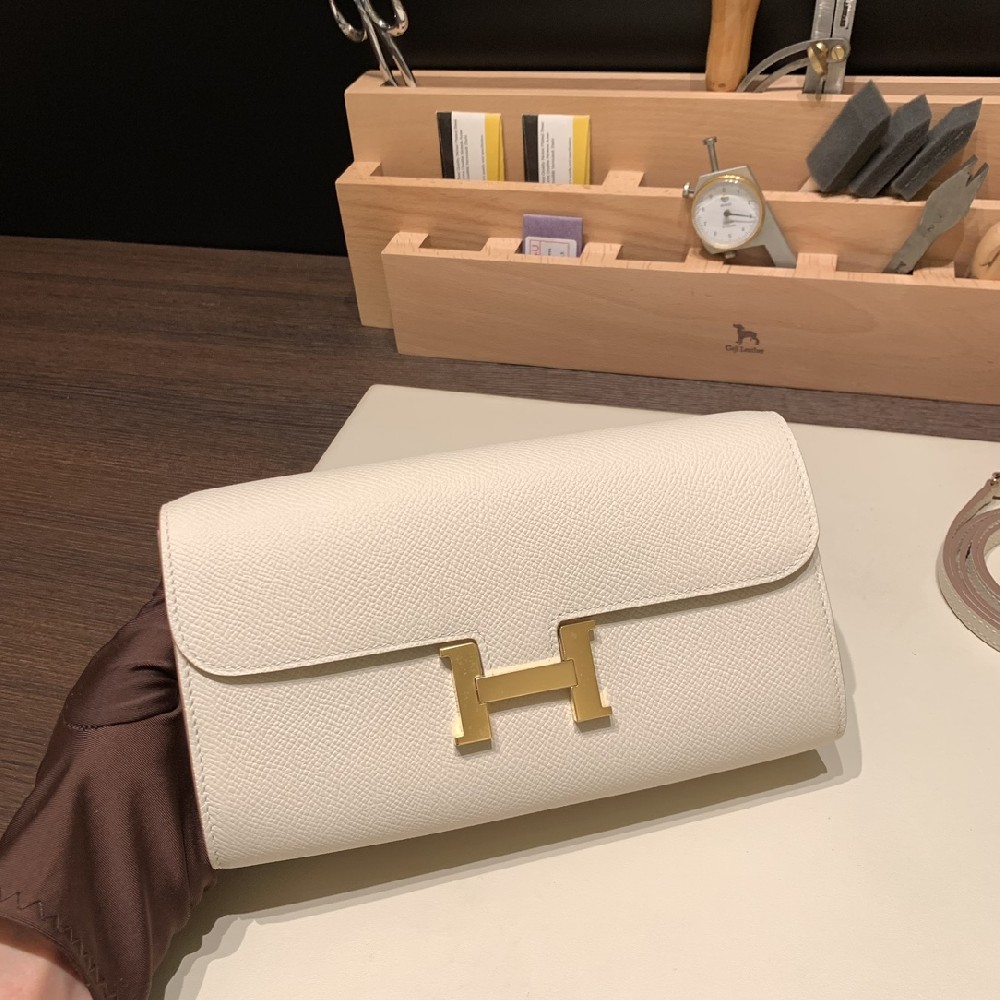 回货啦 [呲牙]CONSTANCE To Go 奶昔白 金 超百搭😎肩带可拆卸 钱包，手包，小肩包 快来拔草吧😘