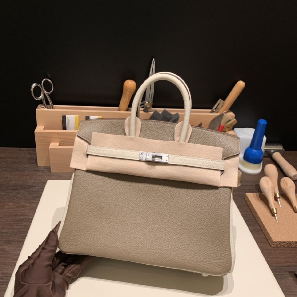 过年聚会 旅游 逛街 都少不了的拼色系列 25cm birkin togo 大象灰拼奶昔白 银扣 ⏰倒数第六天 停止预订单